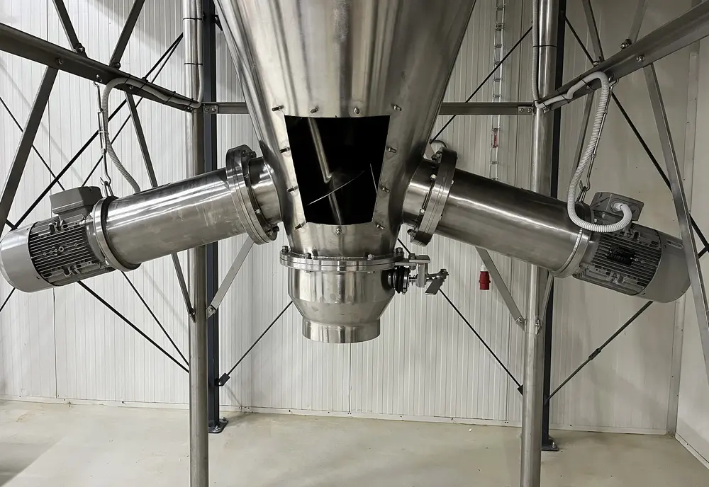 Spice blending in conical screw mixer